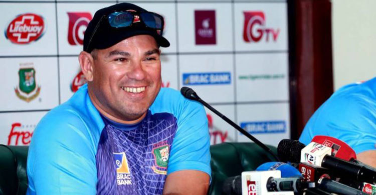‘এই দলটা বিশ্বের সবচেয়ে অনভিজ্ঞ, প্লিজ সময় দিন’