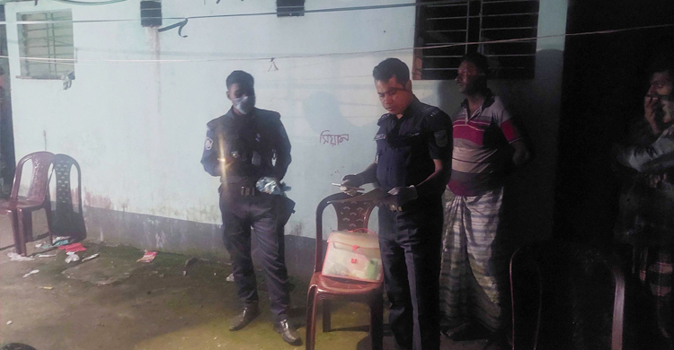 দুর্গন্ধের খোঁজে ঘরে গিয়ে মিললো মরদেহ