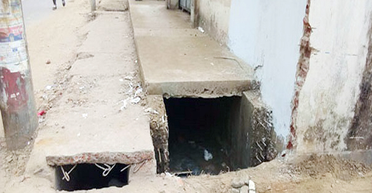 হাসপাতালের ড্রেনে মিললো নবজাতকের গলাকাটা মরদেহ