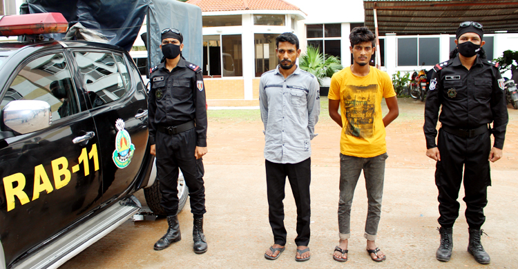 চালক-হেলপার পেশার আড়ালে মাদক পরিবহন, লরিতে মিলল গাঁজা