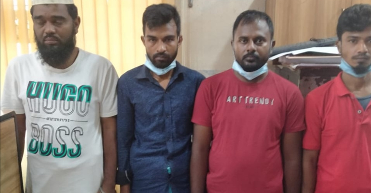 অনলাইনে ইয়াবা বিক্রি, ফোন পেলে ব্যবসা বন্ধ করে দিতেন তারা