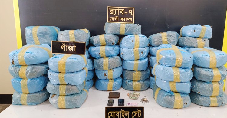 ফেনীতে শতকেজি গাঁজাসহ ট্রাকচালক-সহকারী গ্রেফতার