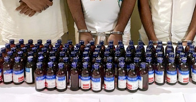 ১১০ বোতল ভারতীয় মাদক ‘ইস্কাফ’সহ গ্রেফতার ৪