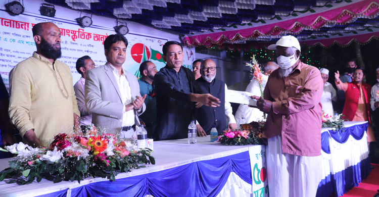 লক্ষ্মীপুরে ৫০ বীর মুক্তিযোদ্ধাকে সংবর্ধনা