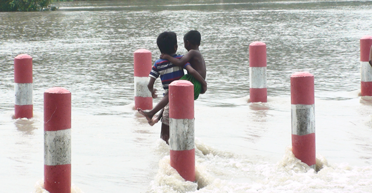 জামালপুরে ভয়াবহ রূপ নিচ্ছে বন্যা, পানিবন্দি ৫০ হাজার মানুষ