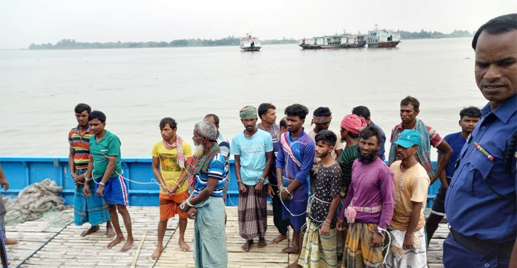 মা ইলিশ ধরার অপরাধে ৩৮ জেলের এক বছর করে কারাদণ্ড
