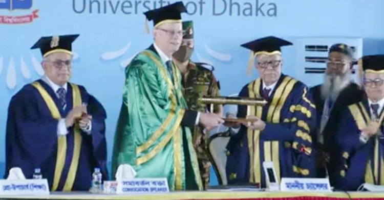 নোবেলজয়ী জ্যঁ তিরলকে ‘ডক্টর অব লজ’ ডিগ্রি দিলো ঢাবি