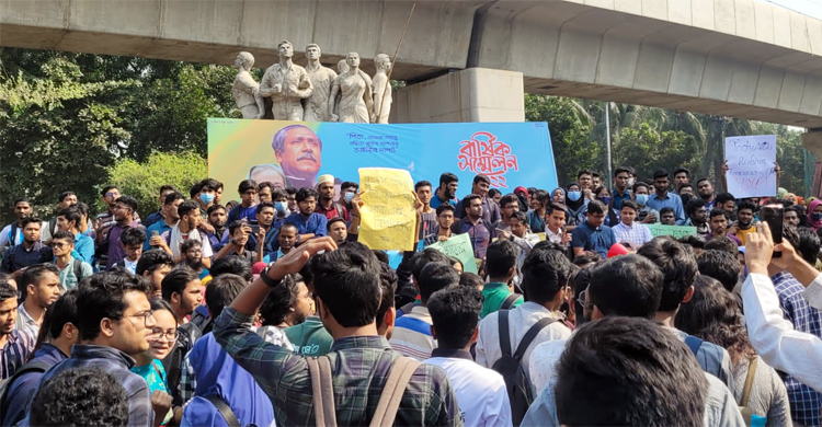 ‘চা-চপ-সিঙাড়া তো অনেক দিলেন, এবার নিরাপত্তা দেন’