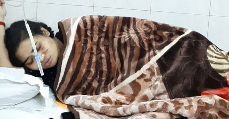 ছাত্রলীগ নেত্রীর মারধরে হাসপাতালে তন্বী : নেয়া হয়নি ‘ব্যবস্থা’