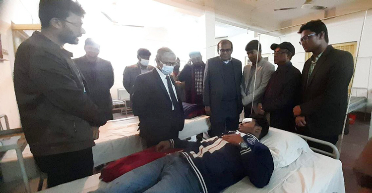 ঢাবিতে ক্রিকেট টুর্নামেন্টে সংঘর্ষ, আহত ২০