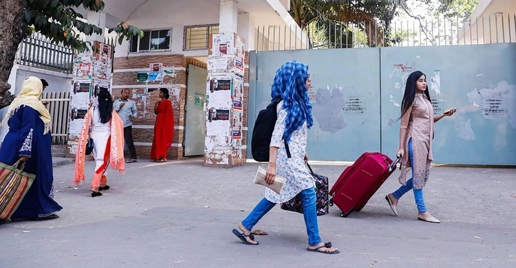 DU allows married, pregnant students to reside in dorms