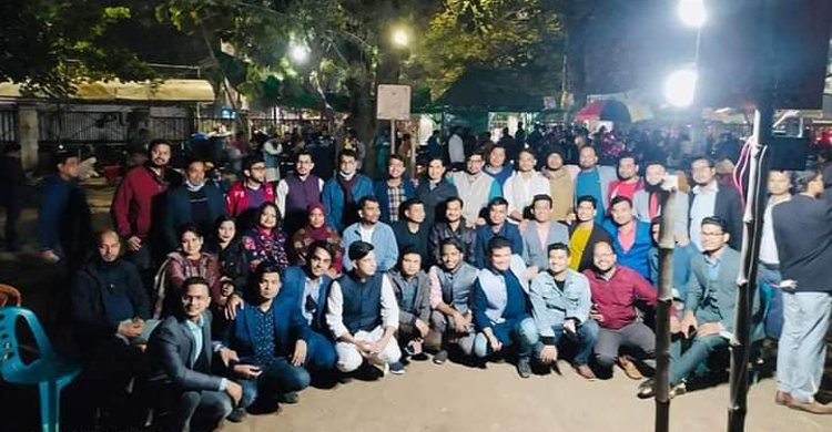 একযুগ পর বন্ধুদের মিলনমেলা