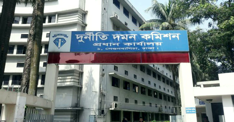 অবৈধ সম্পদ অর্জন: আমতলী পৌরসভার মেয়র দম্পতির বিরুদ্ধে মামলা
