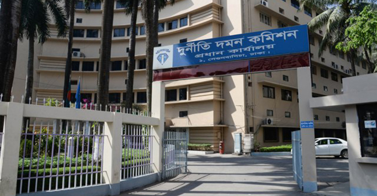 দুপুরে পাসপোর্টের ২ কর্মকর্তাকে জিজ্ঞাসাবাদ করবে দুদক