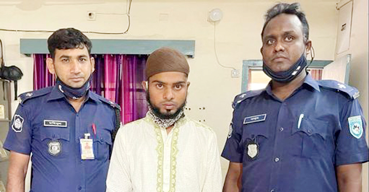 ধর্মীয় পোশাক পরে ফেনসিডিল পাচারের চেষ্টা, তবুও শেষ রক্ষা হলো না