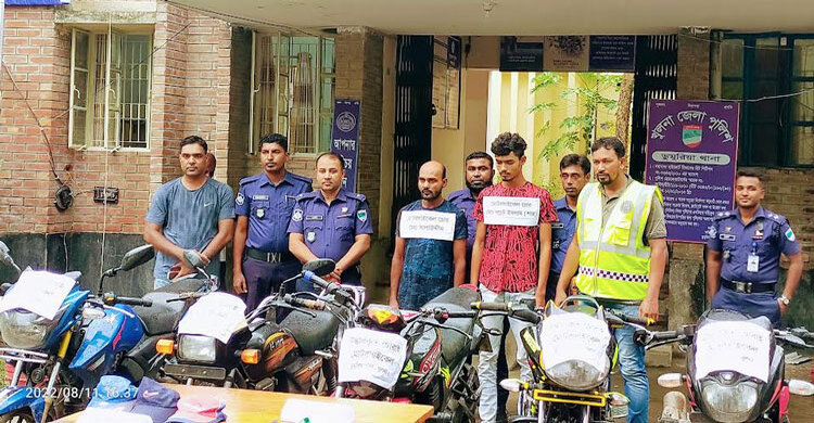 ডুমুরিয়ায় চোরাই মোটরসাইকেল উদ্ধার, গ্রেফতার ২