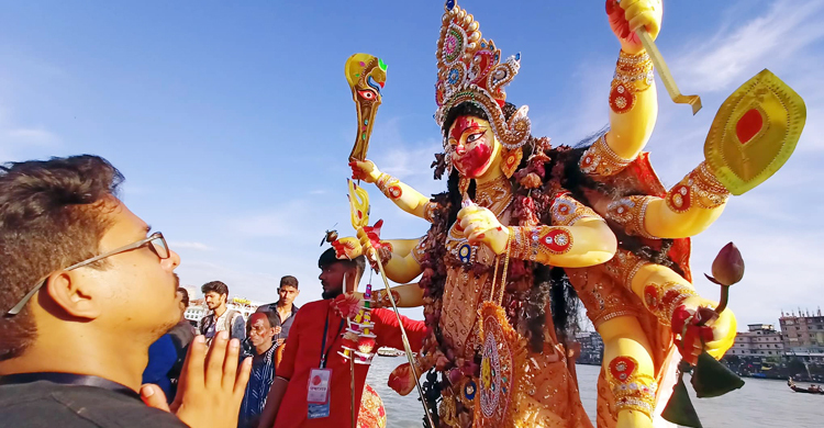 প্রতিমা বিসর্জনে শেষ হলো দুর্গোৎসব