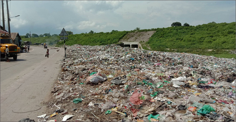ভৈরবের শহর রক্ষা বাঁধ যেন ময়লার ভাগাড়