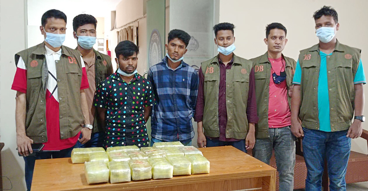 বিস্কুটের কার্টনে মিলল দেড় লাখ ইয়াবা, দুই যুবক আটক