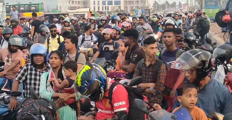 লঞ্চ-স্পিডবোটে একদিনে লাখের বেশি যাত্রী পারাপার