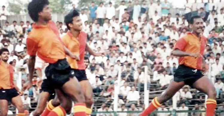 ইস্টবেঙ্গলের আচরণে আনন্দবাজারে ক্ষোভ আসলামের