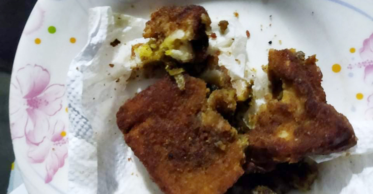 ইবি স্ন্যাকসে কেনা ৬ স্যান্ডউইচের ৫টিই বাসি!