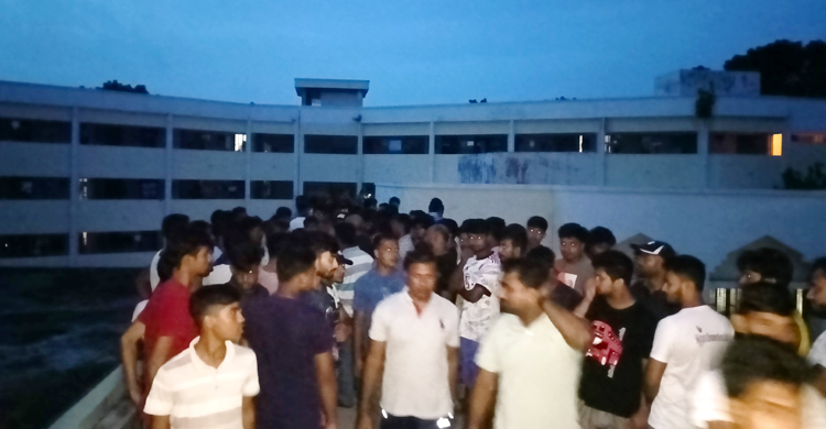 ইবিতে গভীর রাতে হলের সিট নিয়ে ছাত্রলীগের হট্টগোল-মারামারি