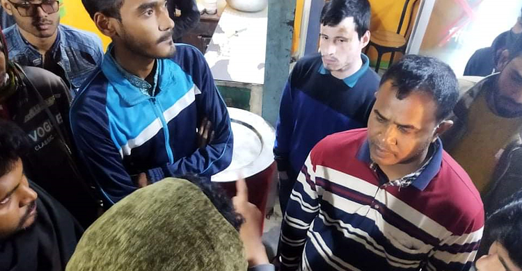 ইবি স্ন্যাকসে কেনা ৬ স্যান্ডউইচের ৫টিই বাসি!