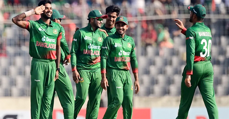 শুরুতেই ভারতীয় শিবিরে কাঁপন, এবাদত বোল্ড করলেন কোহলিকে