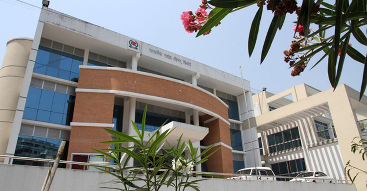 রোহিঙ্গাকে এনআইডি : ইসির কর্মচারীসহ ৭ জনের বিরুদ্ধে মামলা
