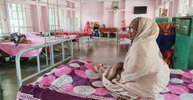 স্বজন থেকে দূরে তাদের ঈদ কাটে শান্তিনিবাসে