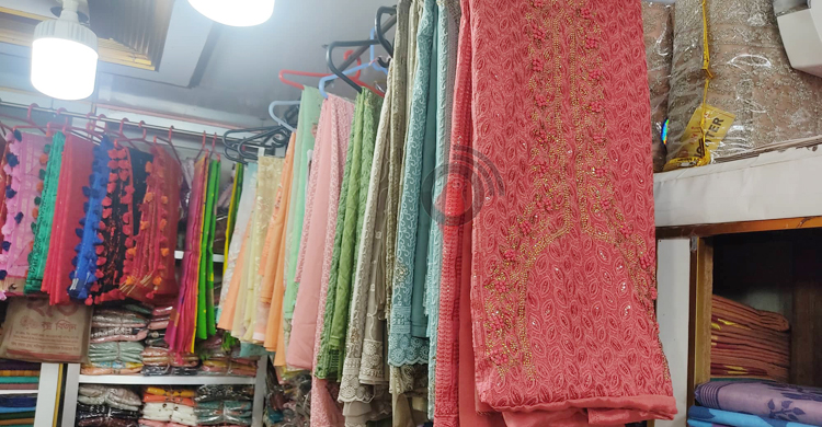 শরীয়তপুরে ঈদের বেচাকেনায় সন্তুষ্ট দোকানিরা