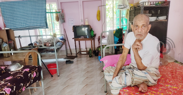 স্বজন থেকে দূরে তাদের ঈদ কাটে শান্তিনিবাসে