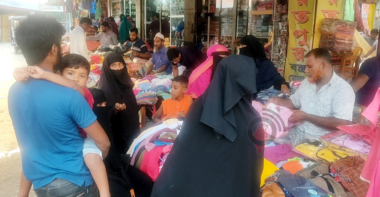 শরীয়তপুরে ঈদের বেচাকেনায় সন্তুষ্ট দোকানিরা