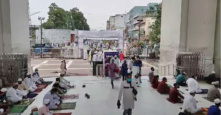 বায়তুল মোকাররমে ঈদের জামাতে বিপুল সংখ্যক মুসল্লি