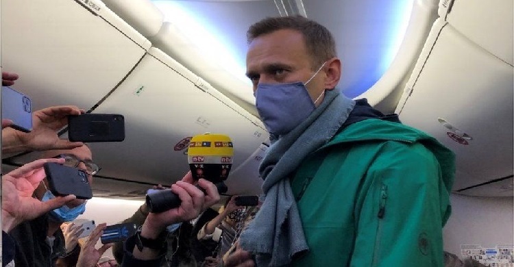 Russia's Navalny flying home after poisoning