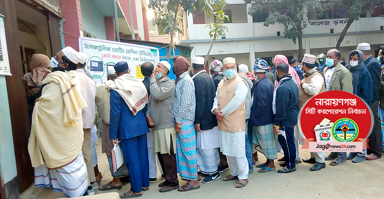 ভোর থেকেই কেন্দ্রে ভোটাররা