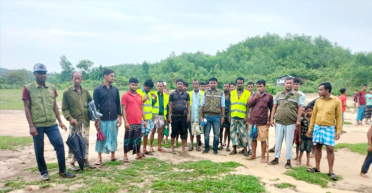 লোকালয়ে একজোড়া বন্যহাতি; কয়েকঘণ্টার প্রচেষ্টায় ফিরলো বনে