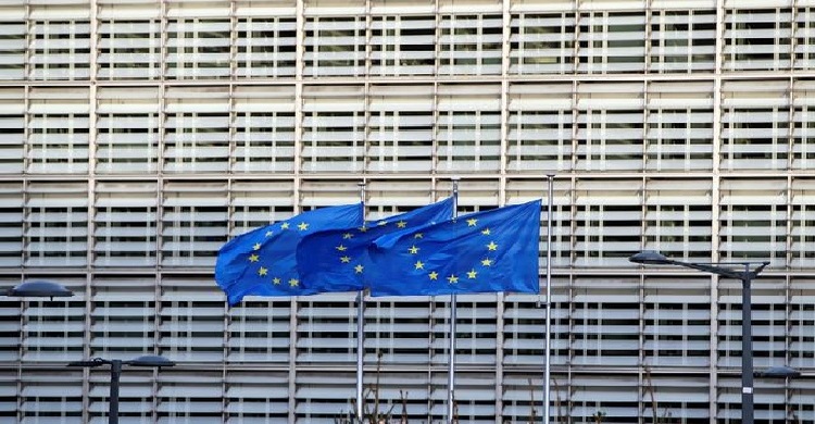 EU extends economic sanctions on Russia