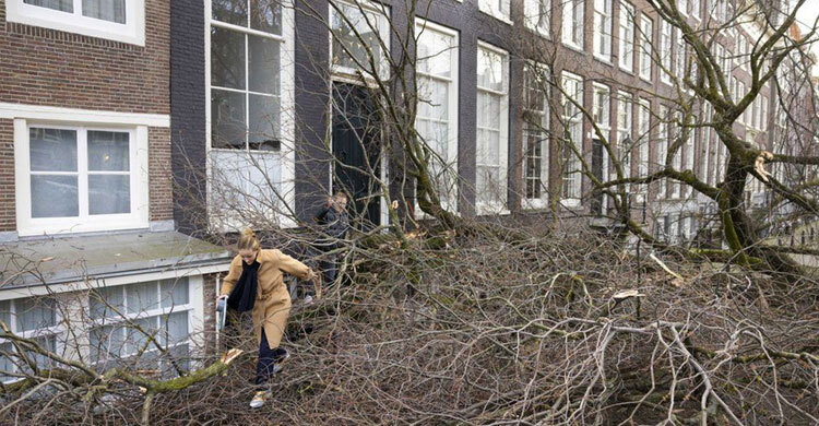 Storm Eunice carves deadly trail across Europe