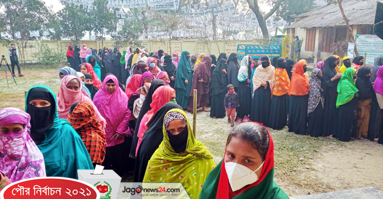 ইভিএমে এক ভোট দিতে সময় লাগছে ২০ মিনিট!