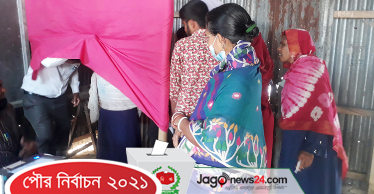 ইভিএম নিয়ে বিপাকে বয়স্করা