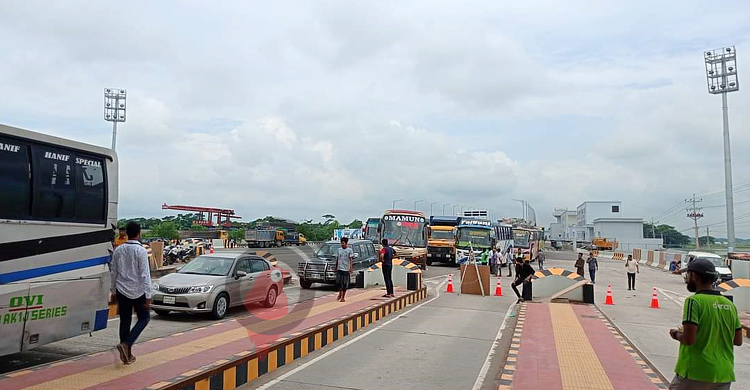 গাড়ির চাপে বাড়ানো হলো টোলপ্লাজার কাউন্টার
