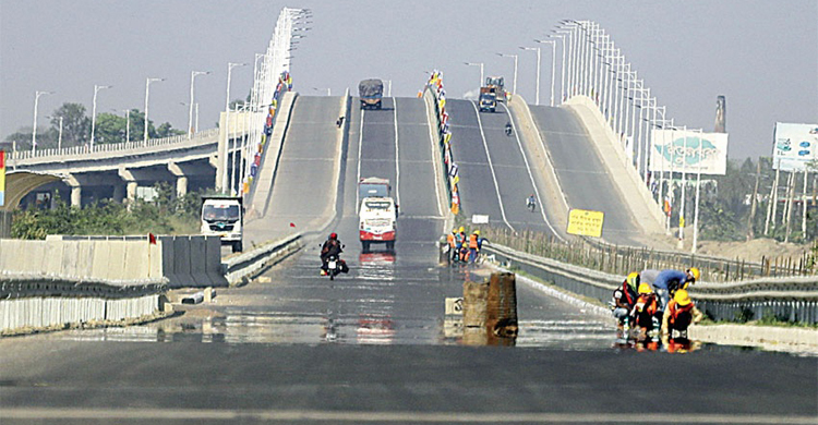 ঢাকা থেকে ৪৫ মিনিটে ফরিদপুর, যাত্রীরা বলছেন অবিশ্বাস্য