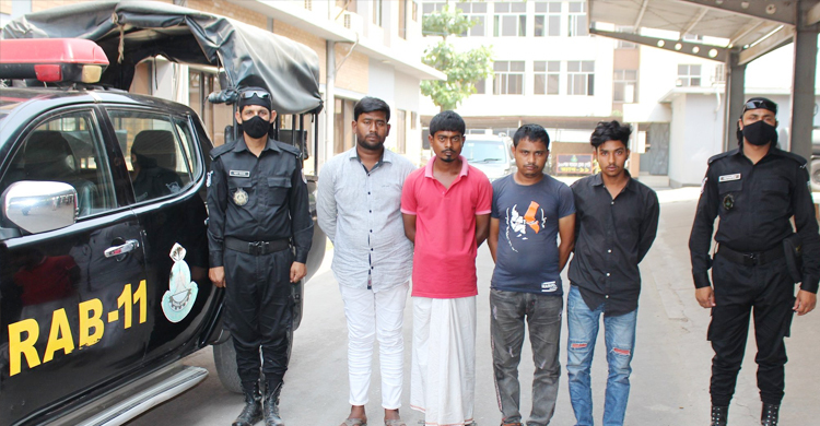সড়কে গাড়ি থেকে চাঁদা আদায়কালে গ্রেফতার ৪