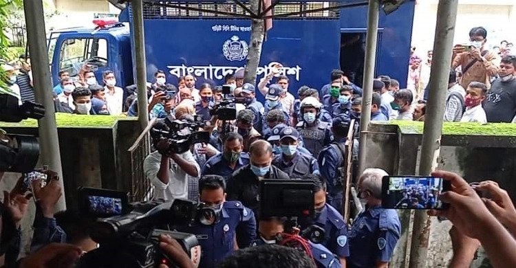 কাঠগড়ায় বসে ওসি প্রদীপের ফোনালাপ