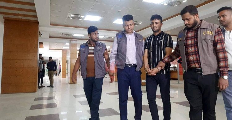 নাট-বল্টু খোলা বায়েজিদের গাড়ি জব্দ, বন্ধুর দেশত্যাগ ঠেকাতে চিঠি