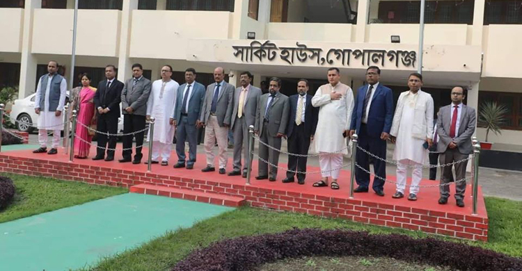 বঙ্গবন্ধুর সমাধিসৌধে সুপ্রিম কোর্ট বিচারপতিদের শ্রদ্ধা