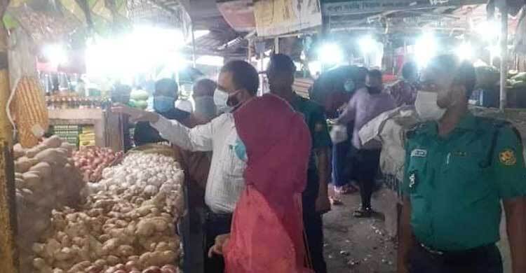 নিত্যপণ্যের বাজারে অভিযান, জরিমানা