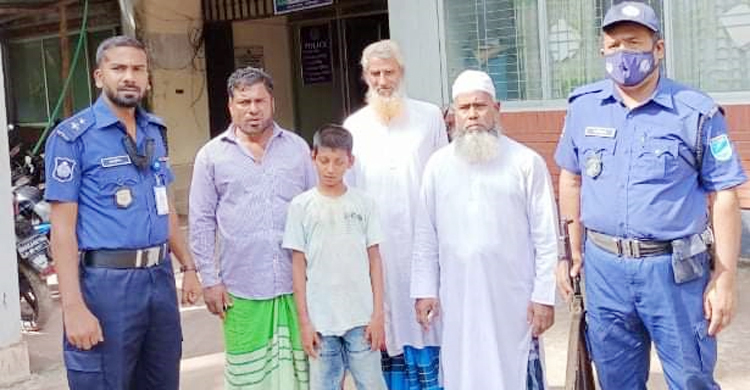 পুলিশের সহায়তায় হারিয়ে যাওয়া শিশুটি ফিরলো পরিবারে